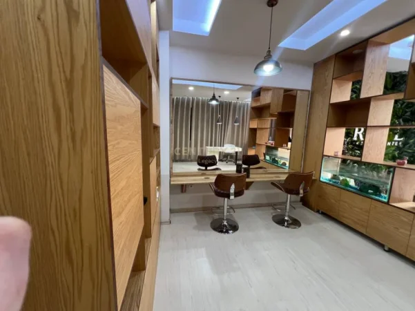 Shqiperi, jepet me qera ambjent biznesi Kati 0, 60 m² 800 € (Pallati me Shigjeta)