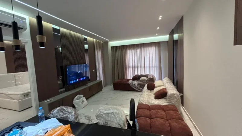 Tirane, jepet me qera apartament 1+1 Kati 5, 70 m² 680 € (Laprake)