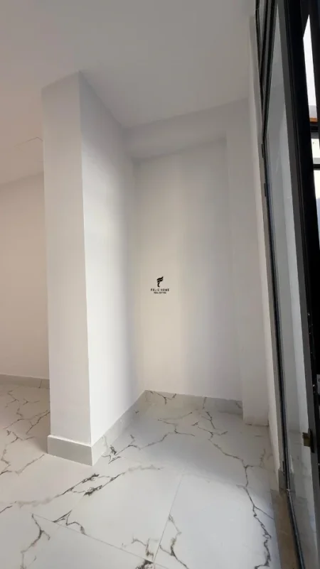 Tirane, jepet me qera dyqan Kati 0, 34 m² 800 € (MINE PEZA)