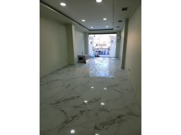 Tirane, jepet me qera ambjent biznesi Kati 0, 53 m² 580 € (DRITAN HOXHA)