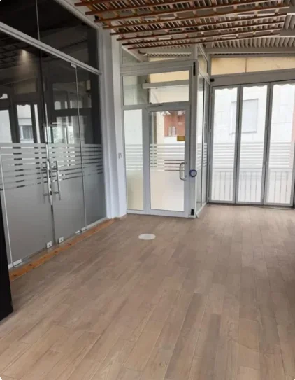 Tirane, jepet me qera dyqan Kati 1, 230 m² 1.200 € (Kodra e Diellit)
