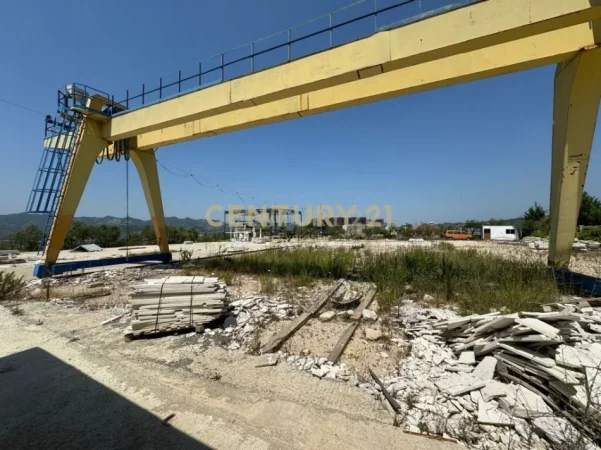 Tirane, shes ambjent biznesi , 3.100 m² 900.000 € 