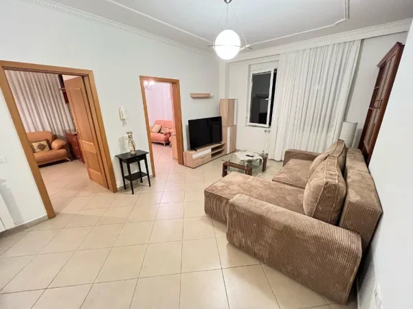 Tirane, jepet me qera apartament 2+1 , 100 m² (RRUGA E KAVAJES)