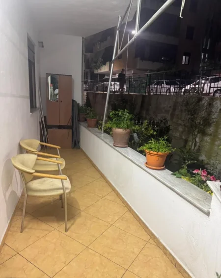 Tirane, jepet me qera apartament 2+1 Kati 1, 106 m² 500 € (Selitë)