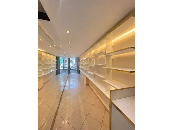 Tirane, shes ambjent biznesi Kati 0, 62 m² 150.000 € 