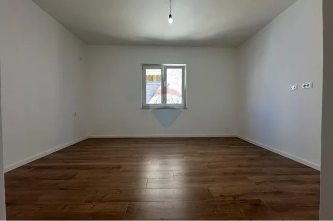 Tirane, shitet apartament 1+1+Ballkon Kati 5, 62 m² 139.000 € (Rruga Margarita Tutulani)