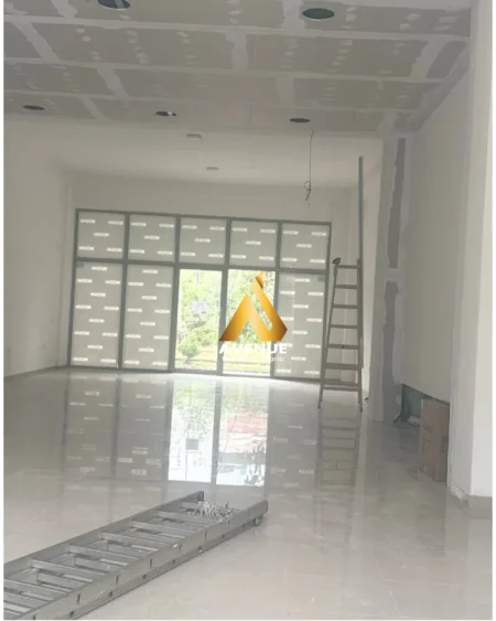 Tirane, jepet me qera ambjent biznesi Kati 0, 140 m² 2.400 € (Rruga Anton Lufi)