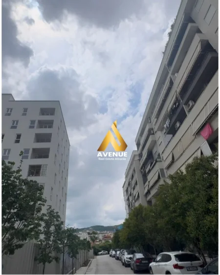 Tirane, jepet me qera ambjent biznesi Kati 0, 140 m² 2.400 € (Rruga Anton Lufi)