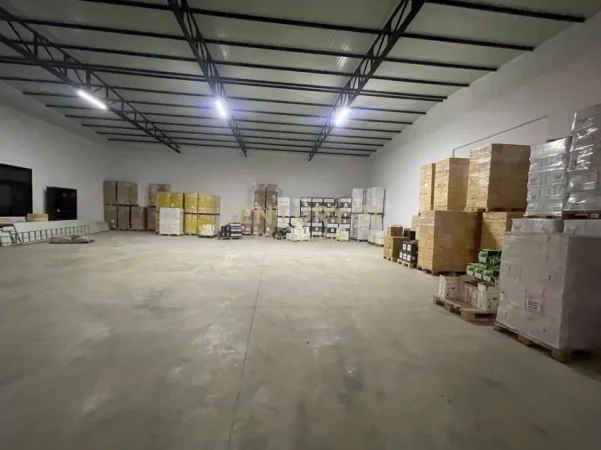 Tirane, jepet me qera ambjent biznesi , 1.500 m² 6.000 € (Tufine)