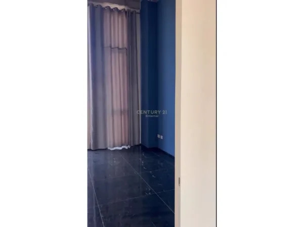 Tirane, jepet me qera ambjent biznesi , 170 m² 1.500 € 