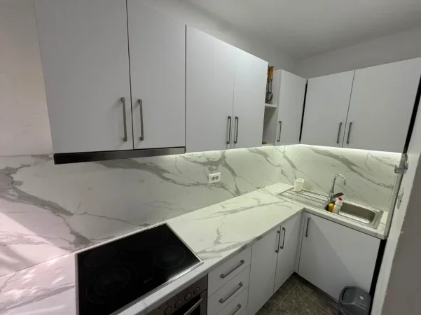 Tirane, jepet me qera apartament 2+1 Kati 2, (rruga e dibres)