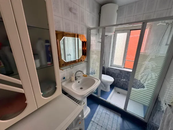 Tirane, jepet me qera apartament 2+1 Kati 2, (rruga e dibres)