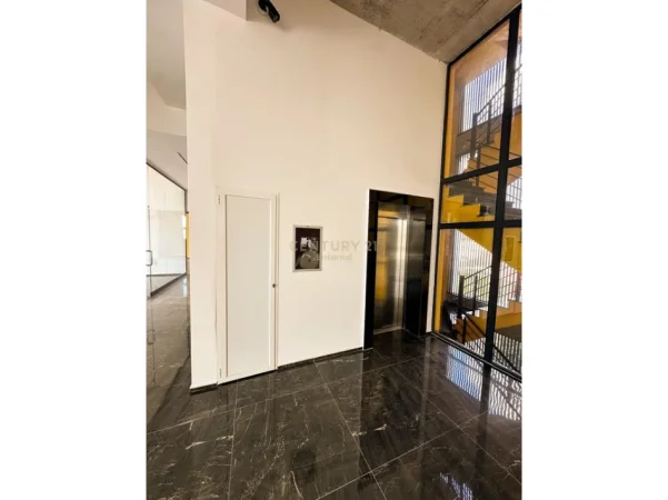 Tirane, jepet me qera ambjent biznesi , 170 m² 1.500 € 