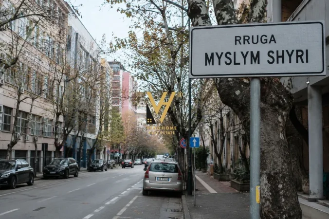 Tirane, jepet me qera dyqan Kati 0, 45 m² 1.600 € (MYSLYM SHYRI)