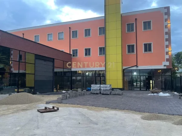 Tirane, jepet me qera ambjent biznesi , 2.500 m² 9.000 € (Tufine)