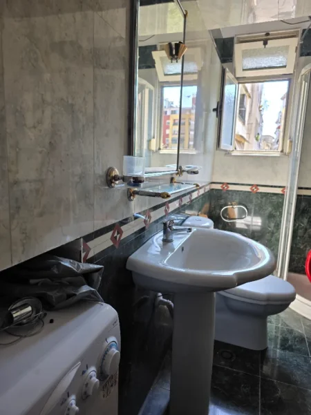 Tirane, jepet me qera nga Pronari, pa-komision apartament 2+1+Aneks+Ballkon Kati 3, 90 m² 650 € 