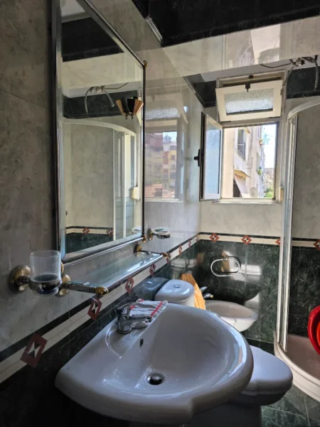 Tirane, jepet me qera nga Pronari, pa-komision apartament 2+1+Aneks+Ballkon Kati 3, 90 m² 650 € 