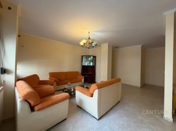 Tirane, jepet me qera zyre Kati 3, 153 m² 1.000 € 