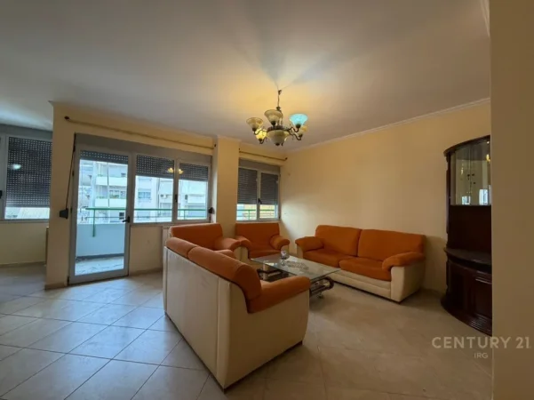 Tirane, jepet me qera zyre Kati 3, 153 m² 1.000 € 