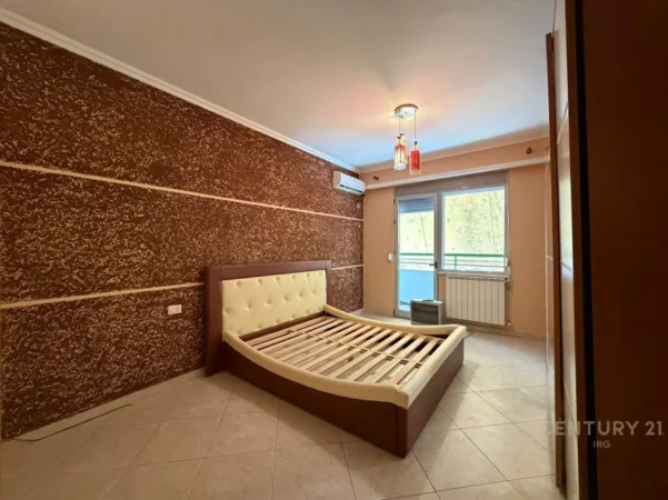 Tirane, jepet me qera zyre Kati 3, 153 m² 1.000 € 