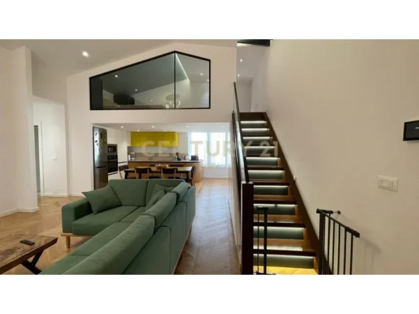 Tirane, jepet me qera apartament+verande | Penthouse 3+1+Aneks+Ballkon Kati 5, 200 m² 2.000 € 