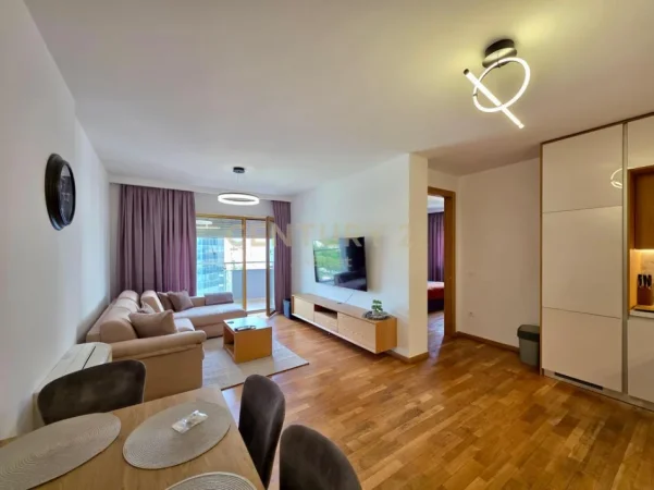 Tirane, jepet me qera apartament 1+1+Aneks+Ballkon Kati 9, 77 m² 1.000 € 