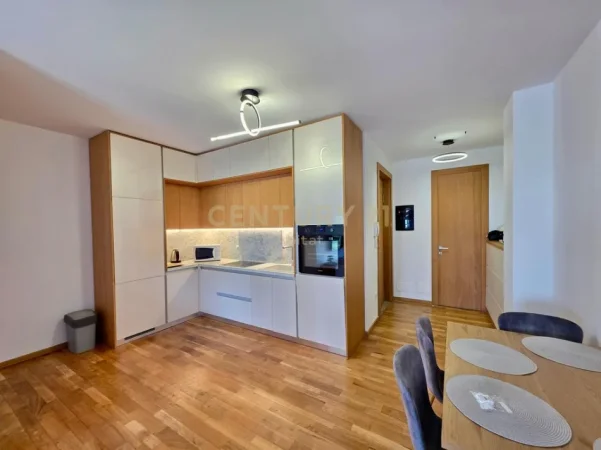 Tirane, jepet me qera apartament 1+1+Aneks+Ballkon Kati 9, 77 m² 1.000 € 