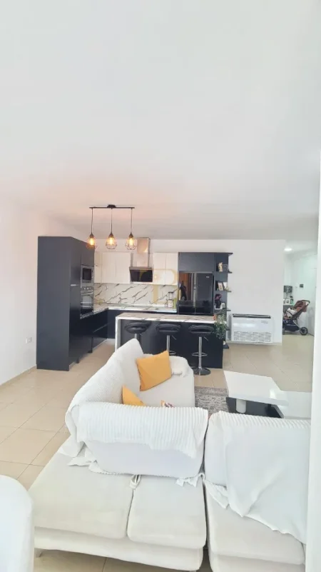 Tirane, shes apartament 2+1+Ballkon Kati 4, 121 m² 280.000 € (NDRE MJEDA)