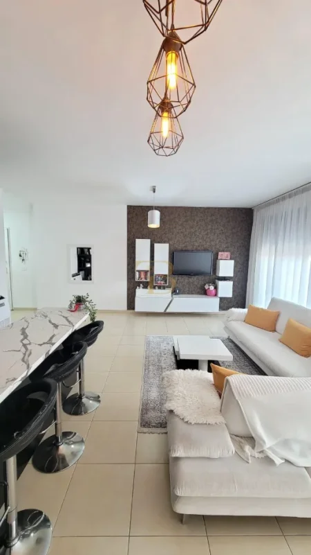 Tirane, shes apartament 2+1+Ballkon Kati 4, 121 m² 280.000 € (NDRE MJEDA)