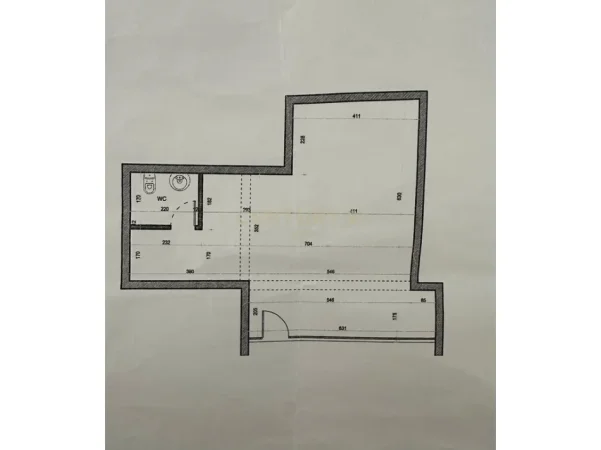 Shitet dyqan 60 m² në Rruga Panajot Pano, brenda Kompleksit Dilo 2  110.000 € (yzberisht)