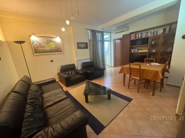 Tirane, jepet me qera apartament 1+1+Aneks+Ballkon Kati 2, 67 m² 900 € 