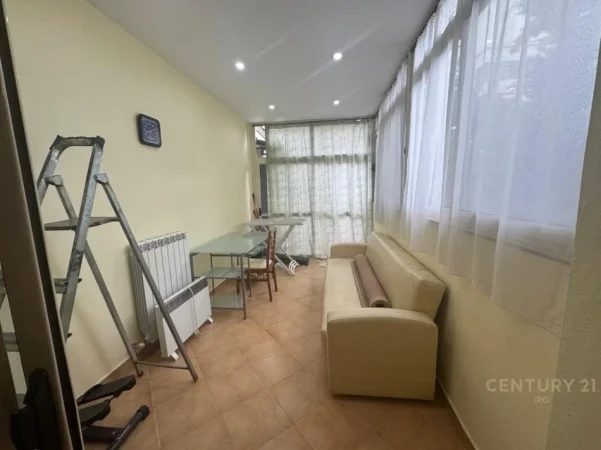 Tirane, jepet me qera apartament 1+1+Aneks+Ballkon Kati 2, 67 m² 900 € 