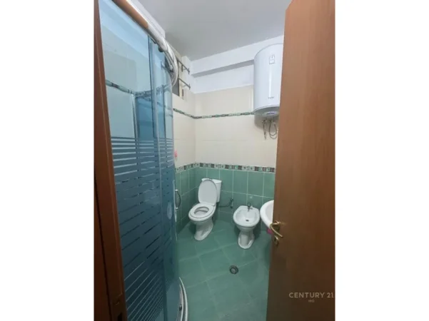 Tirane, jepet me qera apartament 1+1+Aneks+Ballkon Kati 2, 67 m² 900 € 