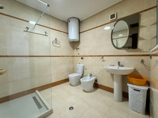 Tirane, jepet me qera apartament 2+1+Aneks+Ballkon Kati 9, 100 m² 800 € 