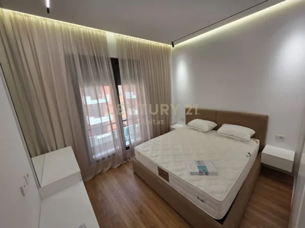 Tirane, jepet me qera apartament 1+1+Aneks+Ballkon Kati 4, 70 m² 1.050 € 