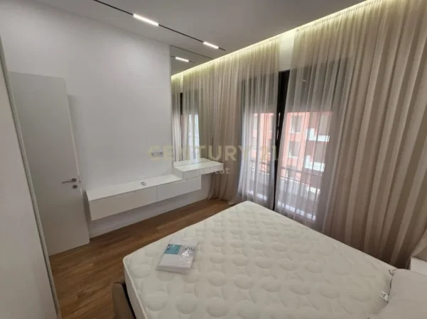 Tirane, jepet me qera apartament 1+1+Aneks+Ballkon Kati 4, 70 m² 1.050 € 