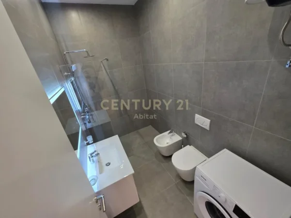 Tirane, jepet me qera apartament 1+1+Aneks+Ballkon Kati 4, 70 m² 1.050 € 