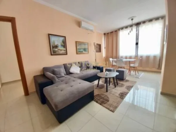 Tirane, jepet me qera apartament 2+1+Aneks+Ballkon Kati 3, 80 m² 700 € (Garda)