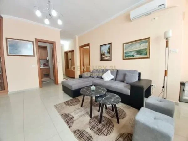 Tirane, jepet me qera apartament 2+1+Aneks+Ballkon Kati 3, 80 m² 700 € (Garda)