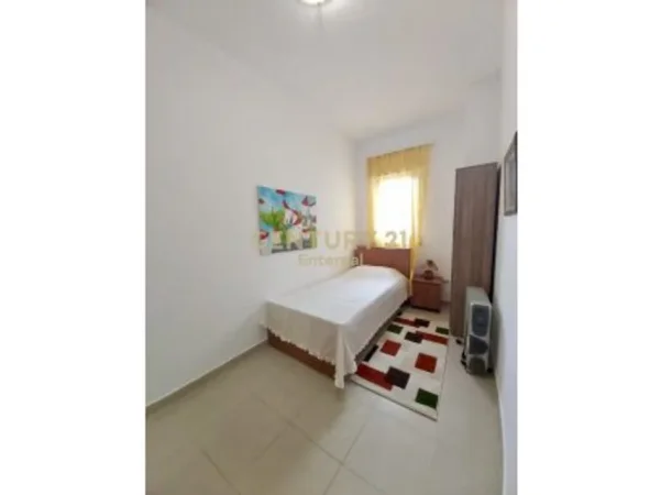 Tirane, jepet me qera apartament 2+1+Aneks+Ballkon Kati 3, 80 m² 700 € (Garda)