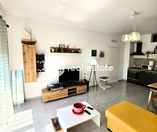 Shkoder, jepet me qera apartament 2+1+Ballkon Kati 5, 92 m² (PREK CALI)