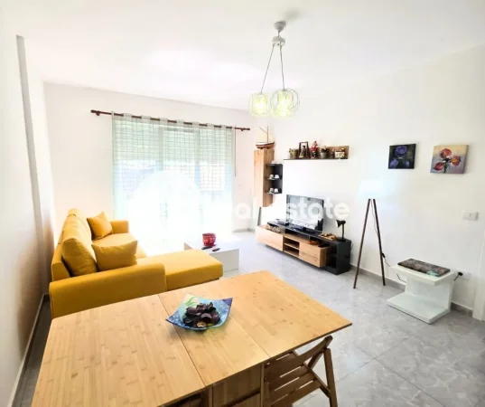 Shkoder, jepet me qera apartament 2+1+Ballkon Kati 5, 92 m² (PREK CALI)