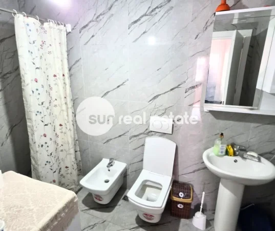 Shkoder, jepet me qera apartament 2+1+Ballkon Kati 5, 92 m² (PREK CALI)