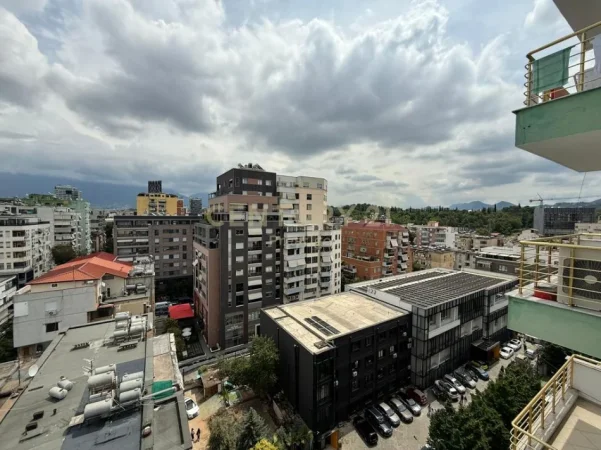 Tirane, jepet me qera apartament 2+1+Aneks+Ballkon Kati 9, 120 m² 2.000 € 