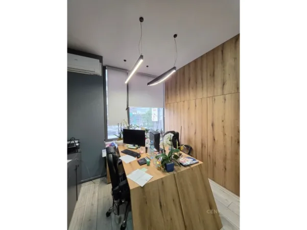 Tirane, jepet me qera zyre Kati 1, 31 m² 600 € (Don Bosco)