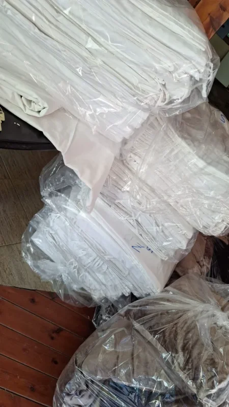 Durres, shes OKAZION. MBYLLET HOTEL ☆☆☆☆ SHITET BAZË MATERIALE. ( ÇARÇAF ) 150 COPË. MASA TEK, DOPIO, SUPER DOPIO. 9 €