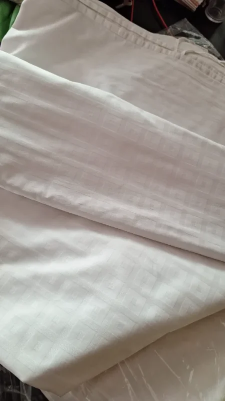 Durres, shes OKAZION. MBYLLET HOTEL ☆☆☆☆ SHITET BAZË MATERIALE. ( ÇARÇAF ) 150 COPË. MASA TEK, DOPIO, SUPER DOPIO. 9 €
