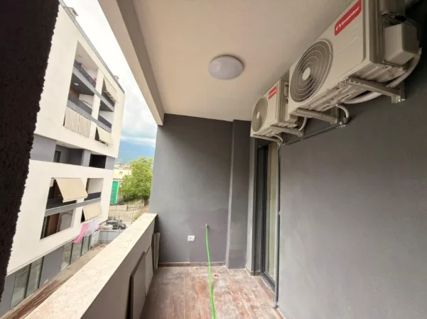 Tirane, jepet me qera apartament 1+1 Kati 3, 76 m² 400 € (Shkoze)