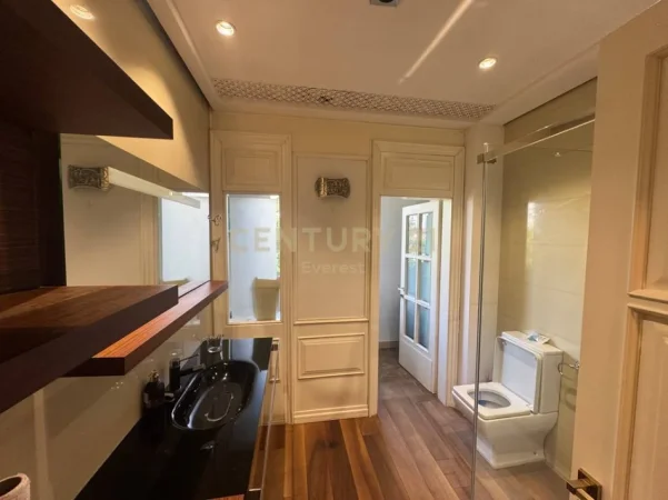 Tirane, jepet me qera apartament 1+1+Aneks+Ballkon Kati 2, 75 m² 700 € (Shkolla e Kuqe)