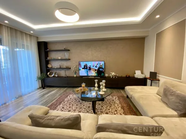 Tirane, jepet me qera apartament 2+1+Aneks+Ballkon Kati 2, 110 m² 1.500 € (Sunrise)
